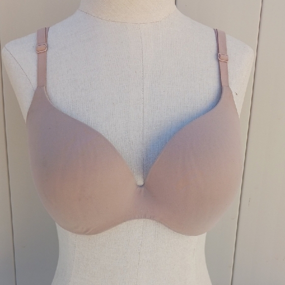 Victoria's Secret Tan Bra with Adjustable Straps and Seamless Design - Picture 1 of 4